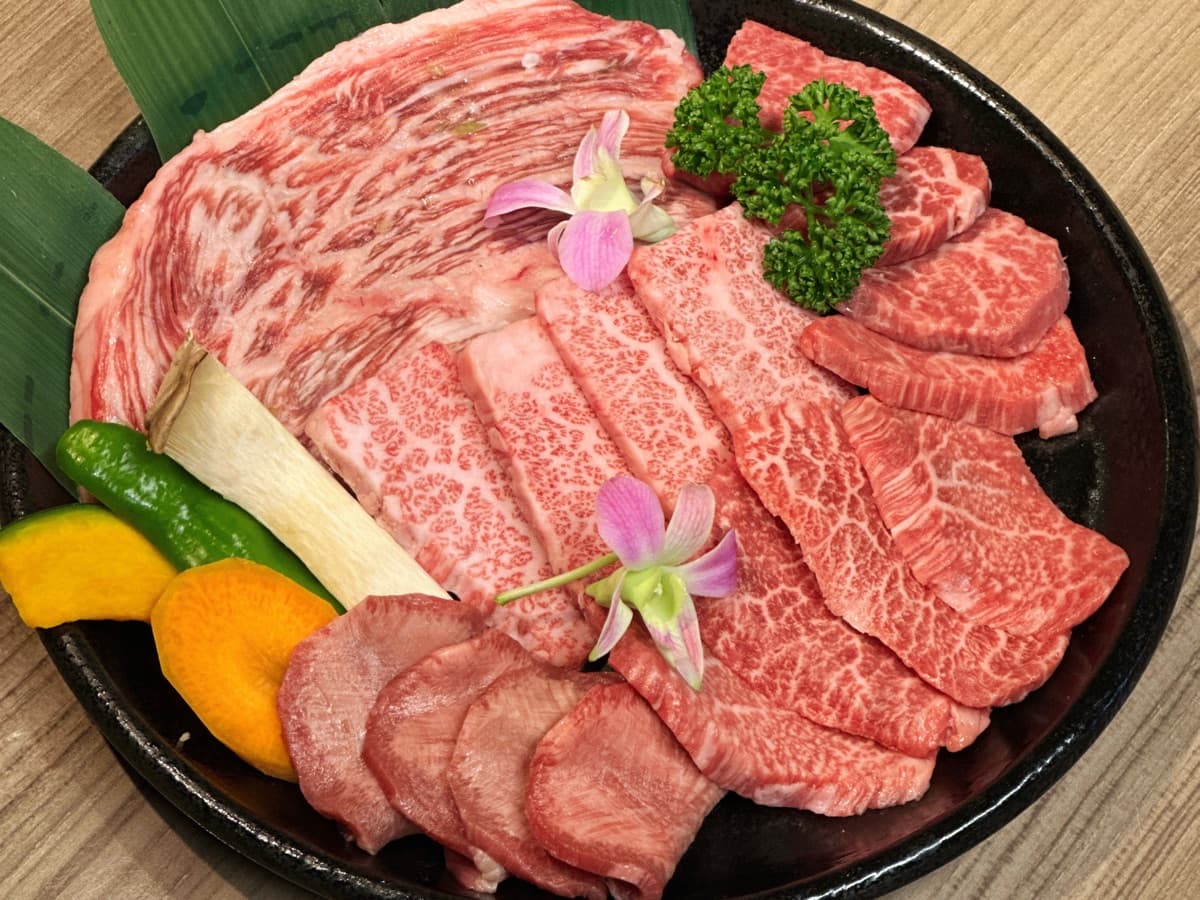 和牛各部位の盛り合わせ